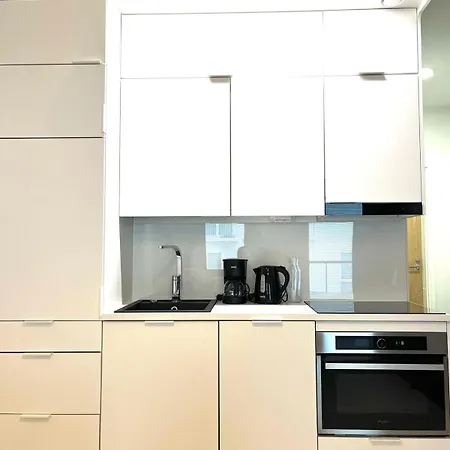 Lovely Near Center Apartment *